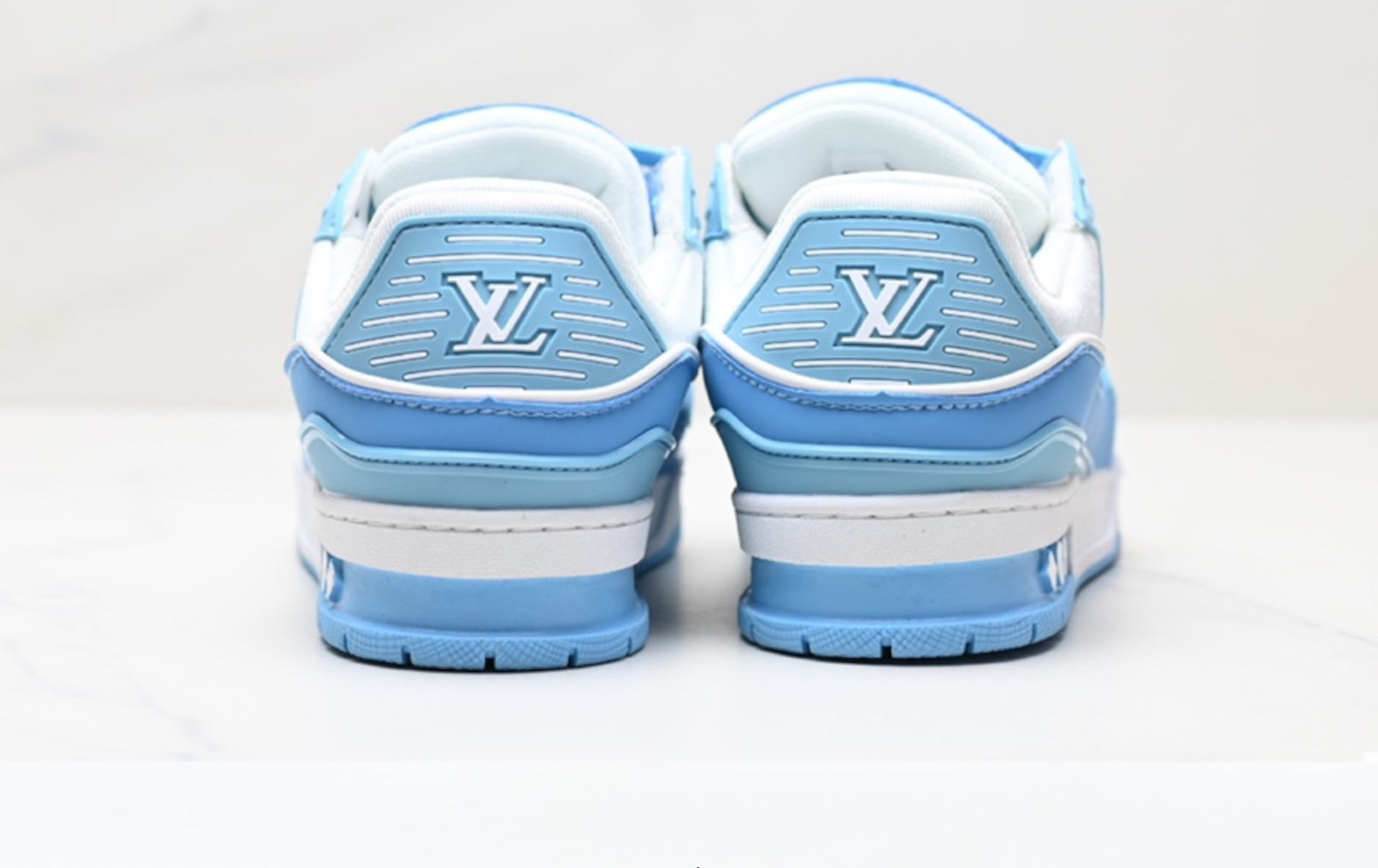 LV trainer hellblau